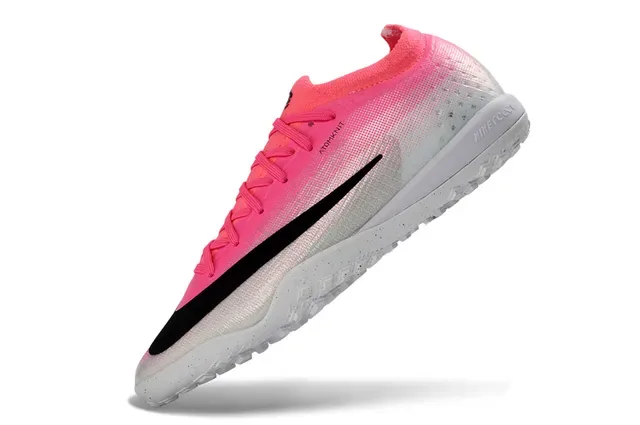 نيك وردي أسود Atomknit Knit Upper Gradient Fade Turf أحذية كرة القدم 3