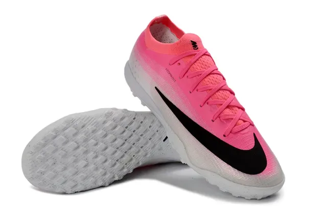 نيك وردي أسود Atomknit Knit Upper Gradient Fade Turf أحذية كرة القدم 4