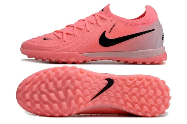 Nike Chaussures de football turf rose et noir avec upper en tricot et silhouette basse 5