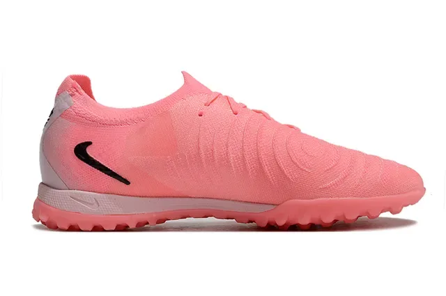 Nike Chaussures de football turf rose et noir avec upper en tricot et silhouette basse 7