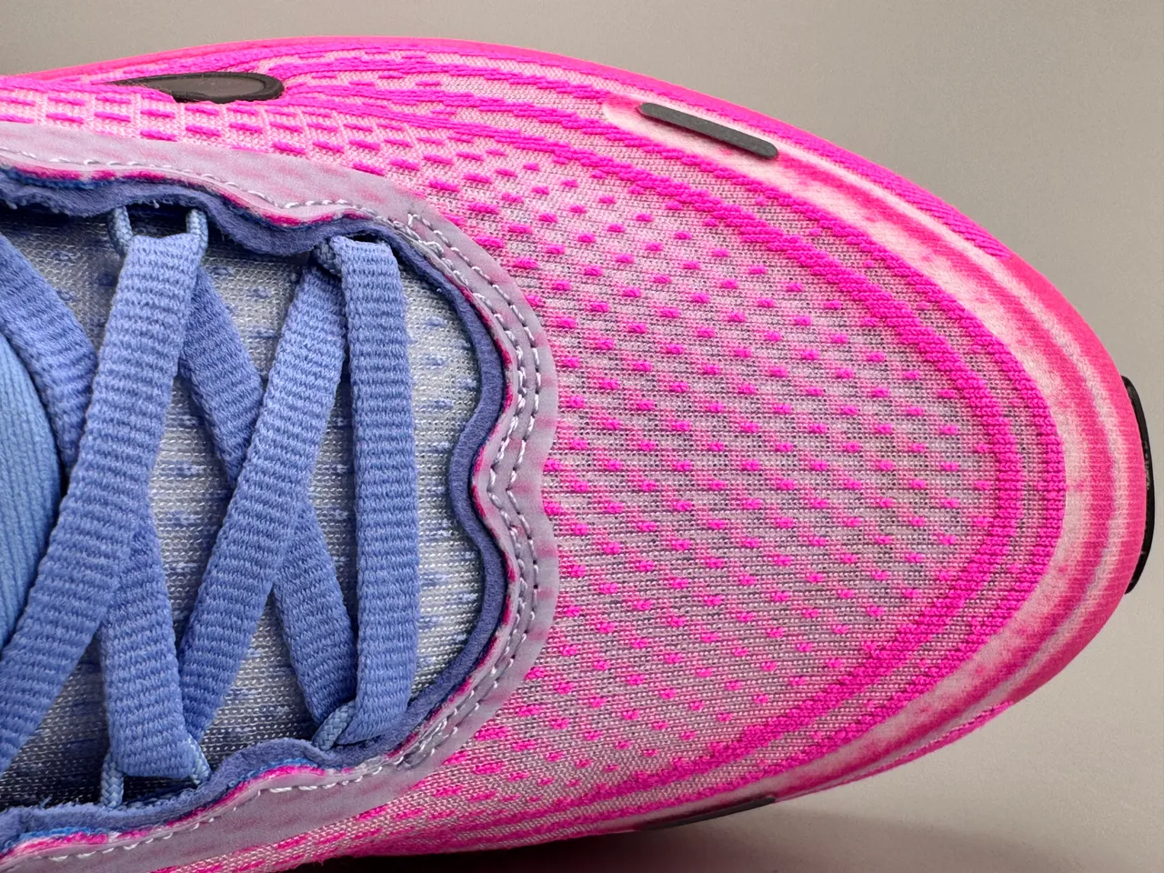 Nike Pink Blue Knit Mesh Upper Wave-Shaped ZoomX Midsole Running Shoes 4