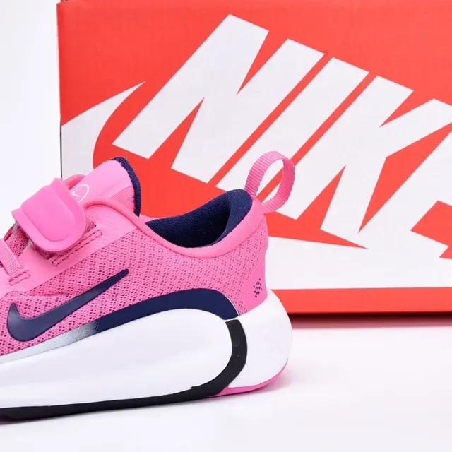 Nike Pink Navy Low-Top Mesh Upper Lifestyle Sneakers 9