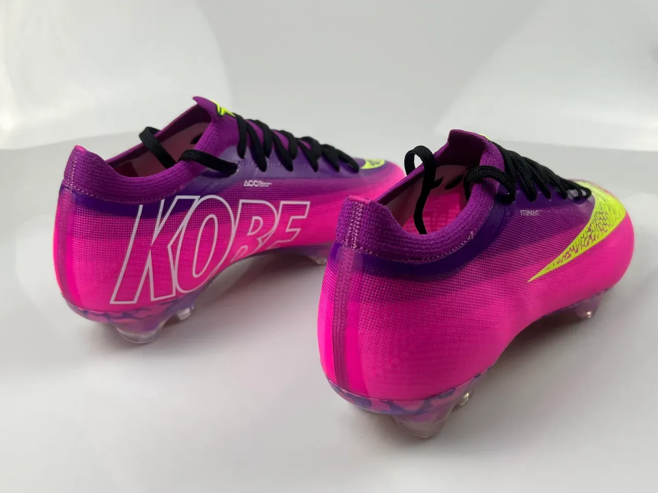Nike Chaussures de football upper rose violet maille plaque iridiscente terrain ferme 2