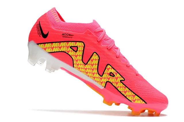 Nike Tênis de futebol com upper de malha rosa amarelo neón sobreposição Swoosh geométrica superfície firme 3