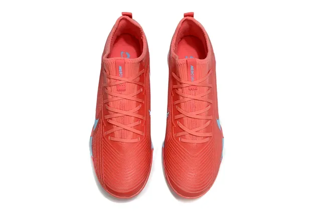 Nike Chaussures de Football Turf Upper en Tricô en Rouge et Rose Lacets Asymétriques 2
