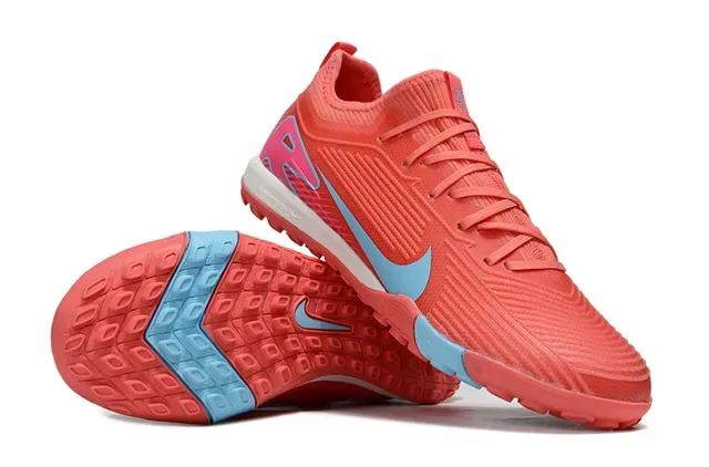 Nike Chaussures de Football Turf Upper en Tricô en Rouge et Rose Lacets Asymétriques 3