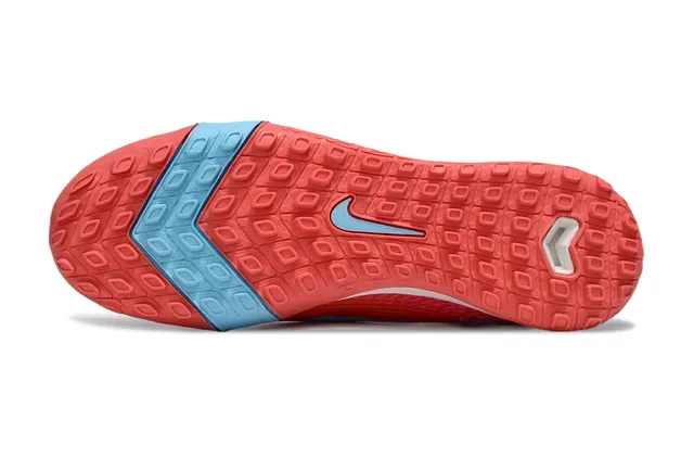 Nike Chaussures de Football Turf Upper en Tricô en Rouge et Rose Lacets Asymétriques 6