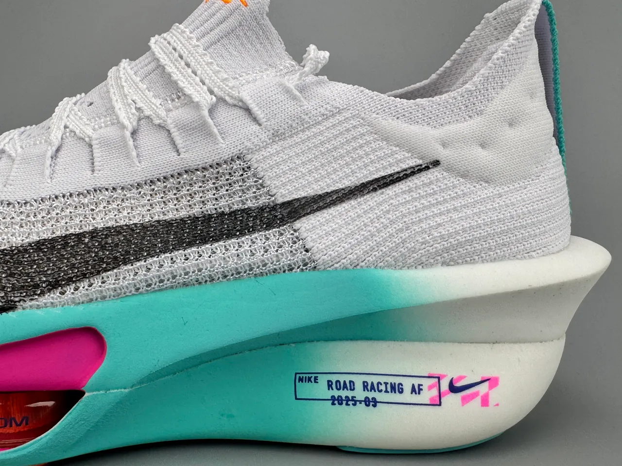 Nike Road Racing AF 2023-03 Tênis de corrida brancos turquesa azul rosa 3