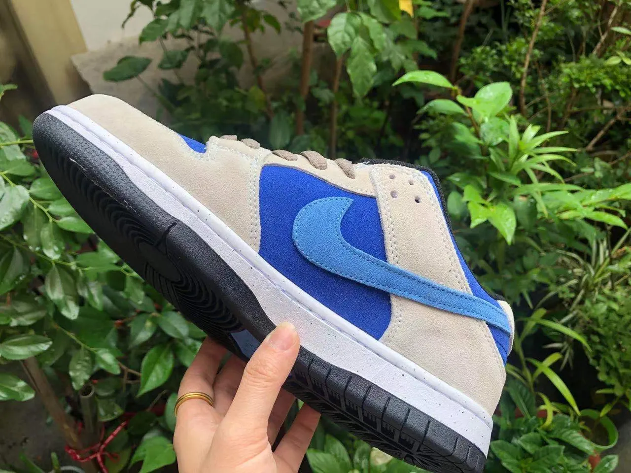 Nike SB Dunk Low Chaussures de skateboard en daim bleu et beige 5