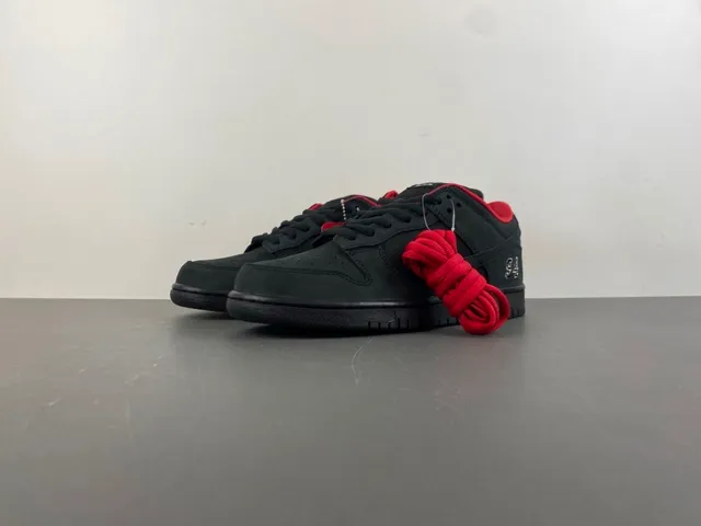 Nike SB Dunk Low Supreme Black Red Skateboard Shoes 10