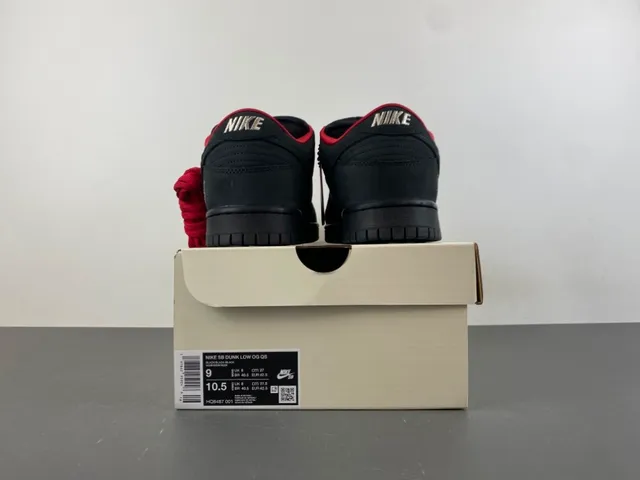 Nike SB Dunk Low Supreme Black Red Skateboard Shoes 17
