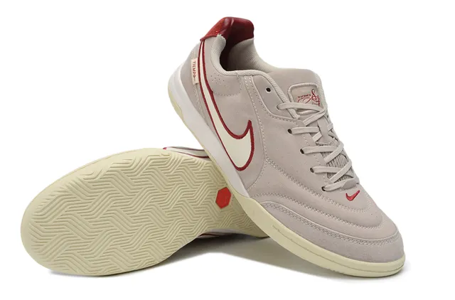 Nike Tiempo Chaussures de football indoor à talons bas en suède beige et rouge 4