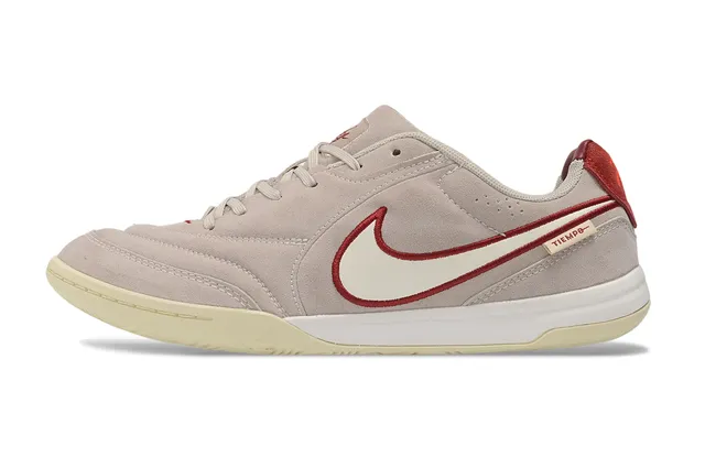 Nike Tiempo Chaussures de football indoor à talons bas en suède beige et rouge 7
