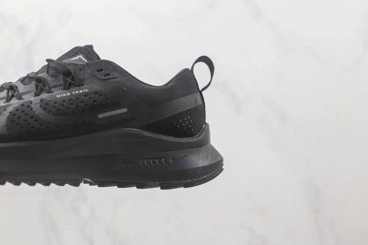 Nike Trail Black Gray Engineered Mesh Upper TPU Cage Overlays Running Shoes 7