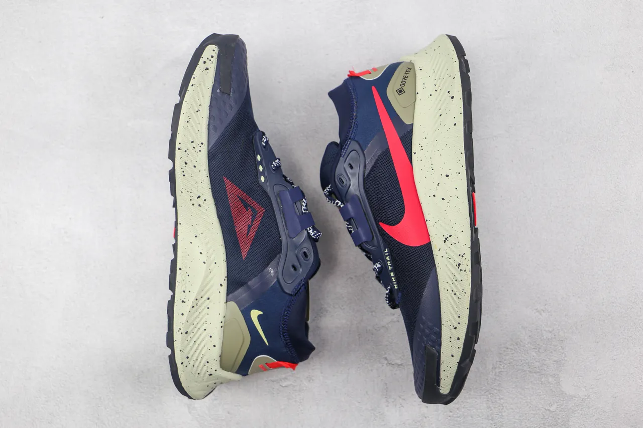 Nike Trail Navy Red Mesh Upper Bold Swoosh Running Shoes 2