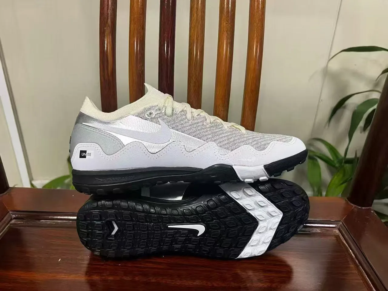 Nike Unite Silver Black Knit Upper Metallic Overlay Sneakers 7