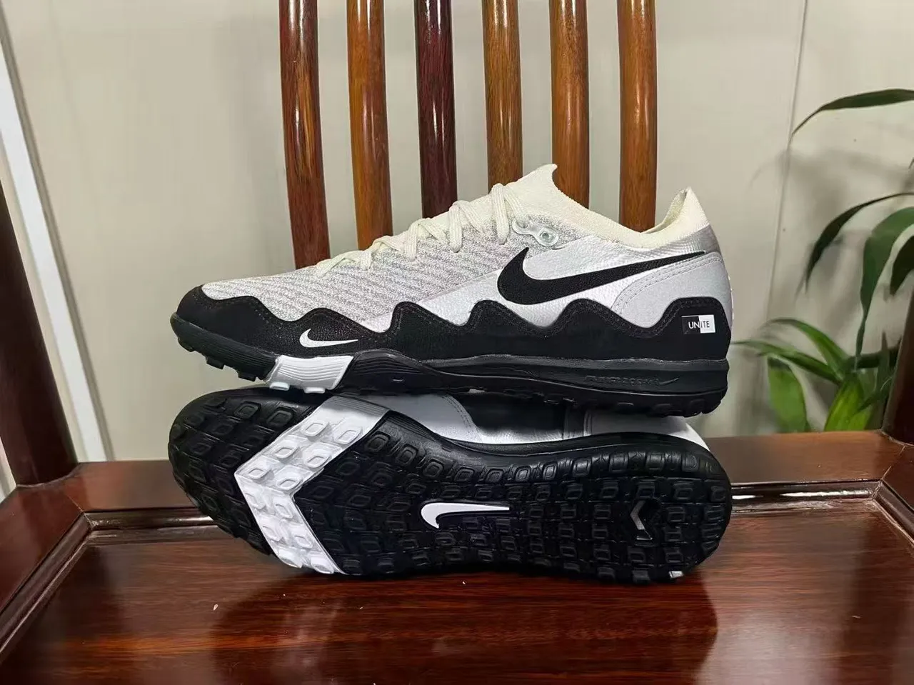 Nike Unite Silver Black Knit Upper Metallic Overlay Sneakers 8