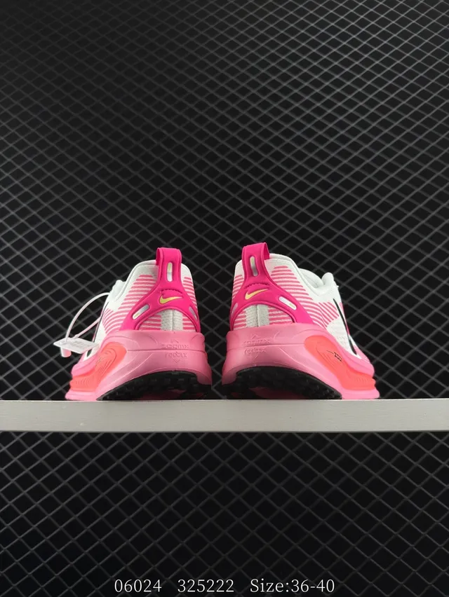 Nike VOMERO 18 White Pink Running Shoes 3