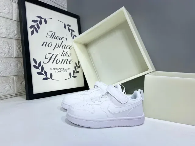 Nike White Black Low-Top Dual-Closure Lifestyle Sneakers 24