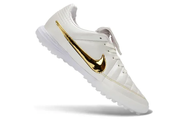 نيكي أبيض ذهبي كويلتد صناعي وجه علوي سوبربوزيشن Swoosh معدني تراف أحذية كرة القدم 2