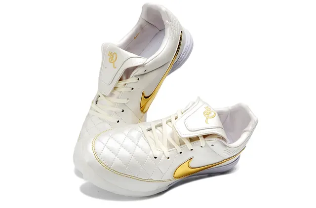 نيكي أبيض ذهبي كويلتد صناعي وجه علوي سوبربوزيشن Swoosh معدني تراف أحذية كرة القدم 7