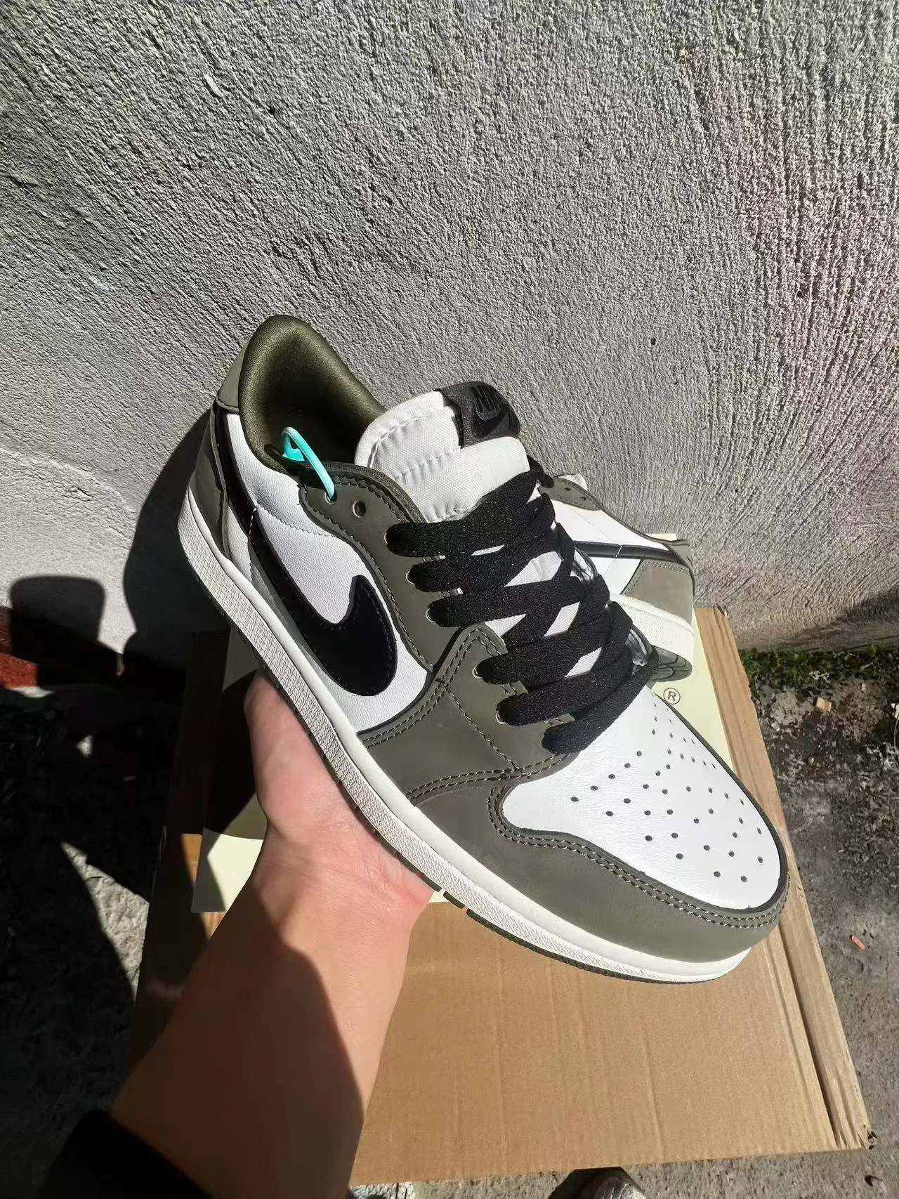 Nike Tênis lifestyle branco cinza de baixo com painéis em couro-suede 2