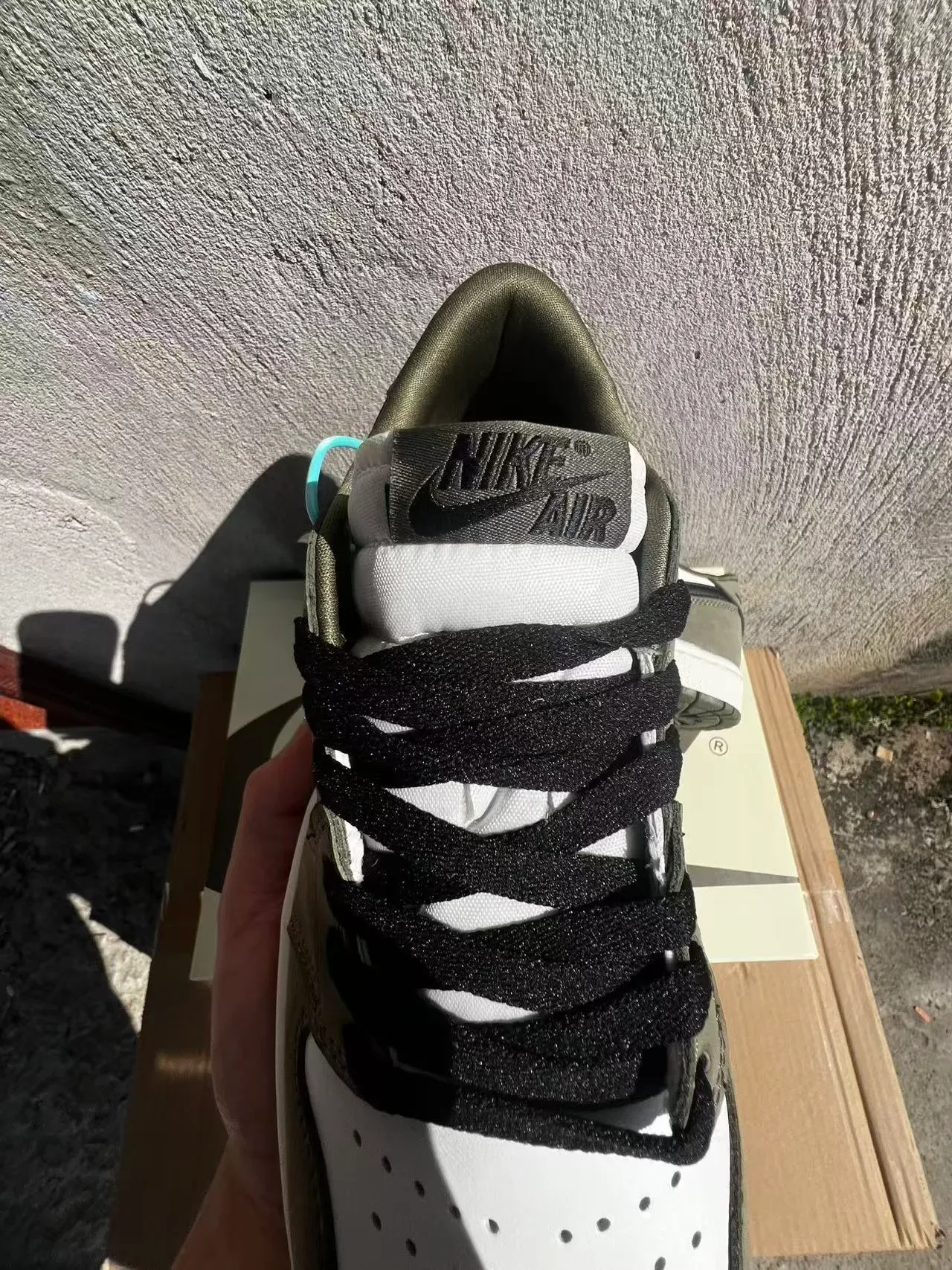Nike Tênis lifestyle branco cinza de baixo com painéis em couro-suede 4