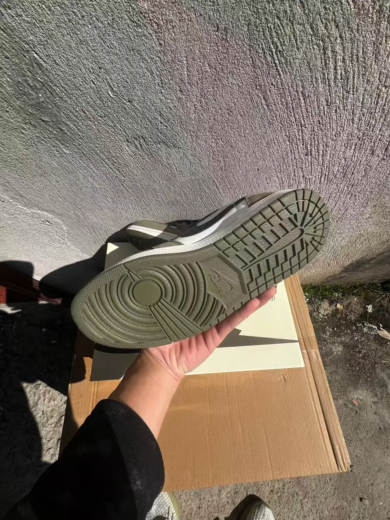 Nike Tênis lifestyle branco cinza de baixo com painéis em couro-suede 6