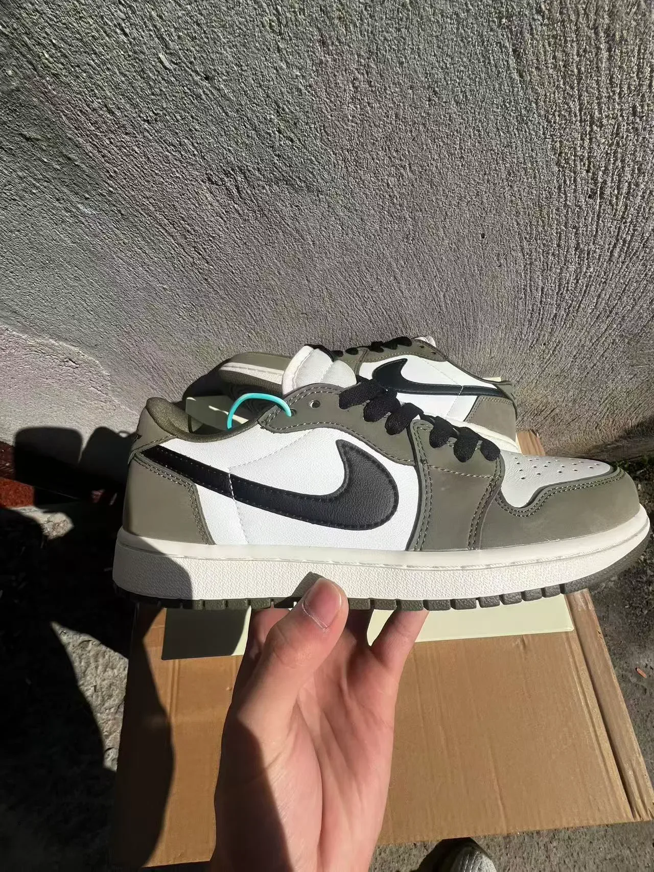 Nike Tênis lifestyle branco cinza de baixo com painéis em couro-suede 7