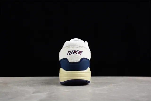 Nike White Navy Low-Top Layered Leather-Mesh Upper Lifestyle Sneakers 10