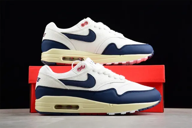 Nike White Navy Low-Top Layered Leather-Mesh Upper Lifestyle Sneakers 15