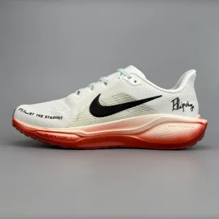 Nike Zapatos de Running con Upper de Malla Engineered en Blanco y Rojo, Suela Media Gradiente Coral