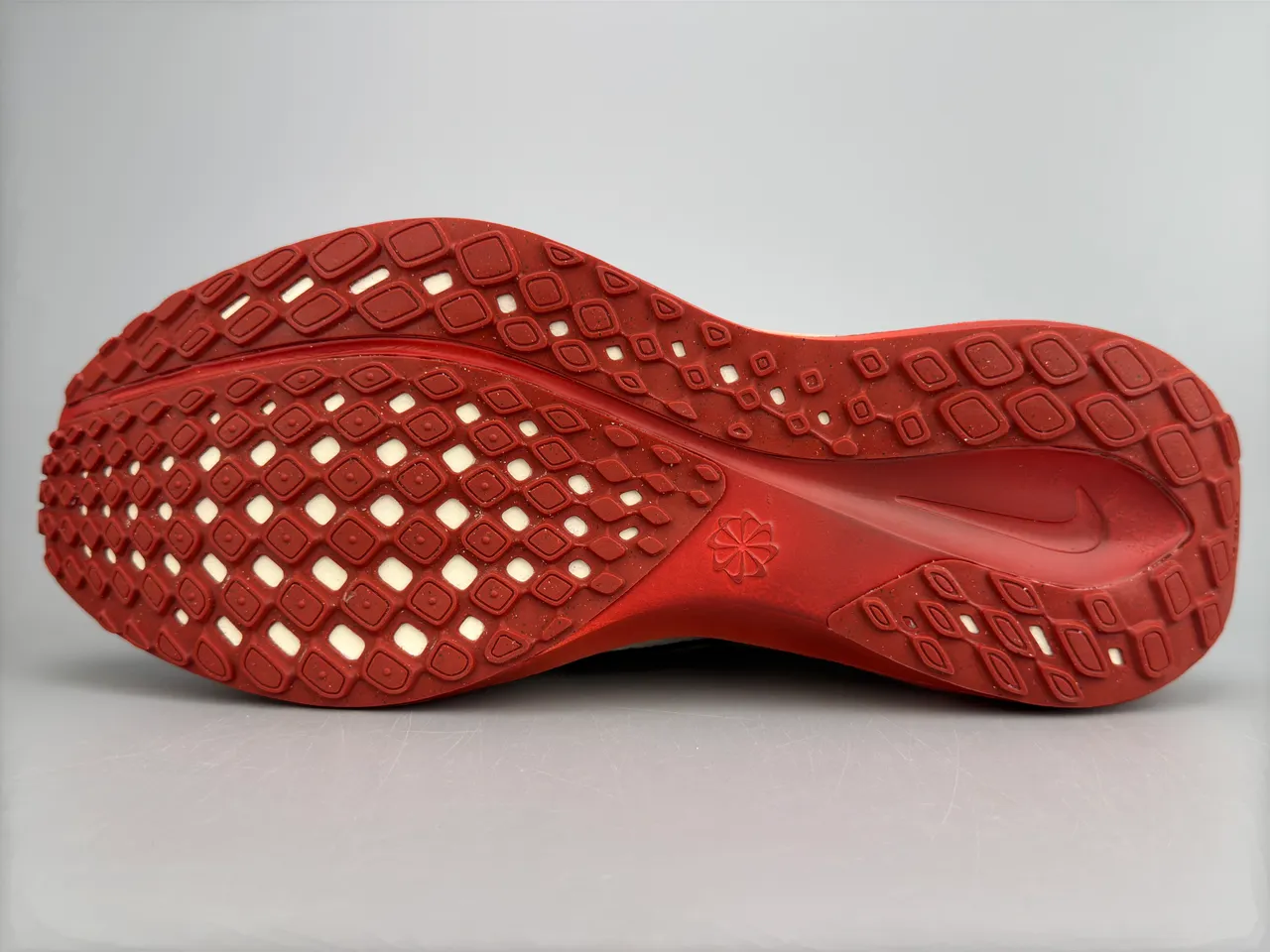 Nike White Red Engineered Mesh Upper Gradient Coral Midsole Running Shoes 8