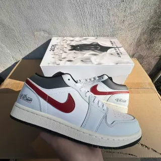 Nike White Red Low-Top Padded Collar Lifestyle Sneakers