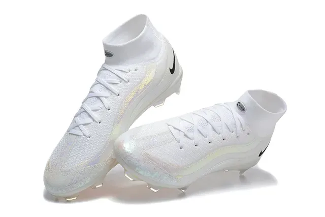 Nike Chaussures de football blanches transparentes hautes iridiscentes synthétiques pour terrain ferme 3