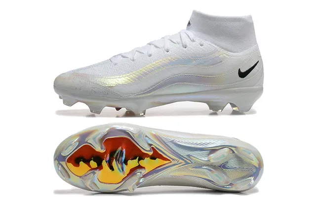 Nike Chaussures de football blanches transparentes hautes iridiscentes synthétiques pour terrain ferme 9