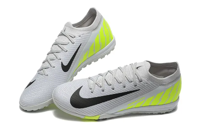 Nike Chaussures de football turf avec tige tricotée blanche jaune et panneaux d'accentuation néon 2