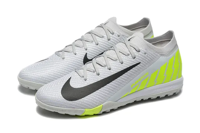 Nike Chaussures de football turf avec tige tricotée blanche jaune et panneaux d'accentuation néon 8