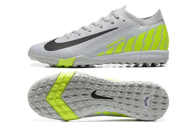 Nike Chaussures de football turf avec tige tricotée blanche jaune et panneaux d'accentuation néon 9
