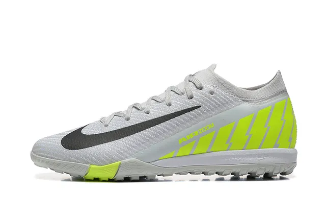 Nike Chaussures de football turf avec tige tricotée blanche jaune et panneaux d'accentuation néon 10