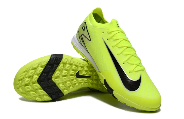 Nike Sapatos de futebol Turf com upper de knit neon amarelo e preto Swoosh e contraforte de calcanhar 4