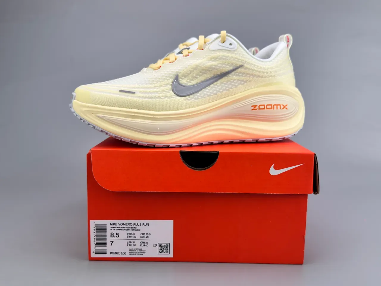 Nike Amarelo Cinza Upper de Malla Engineered Midsole Esculpida Ondulada Tênis de Corrida 4