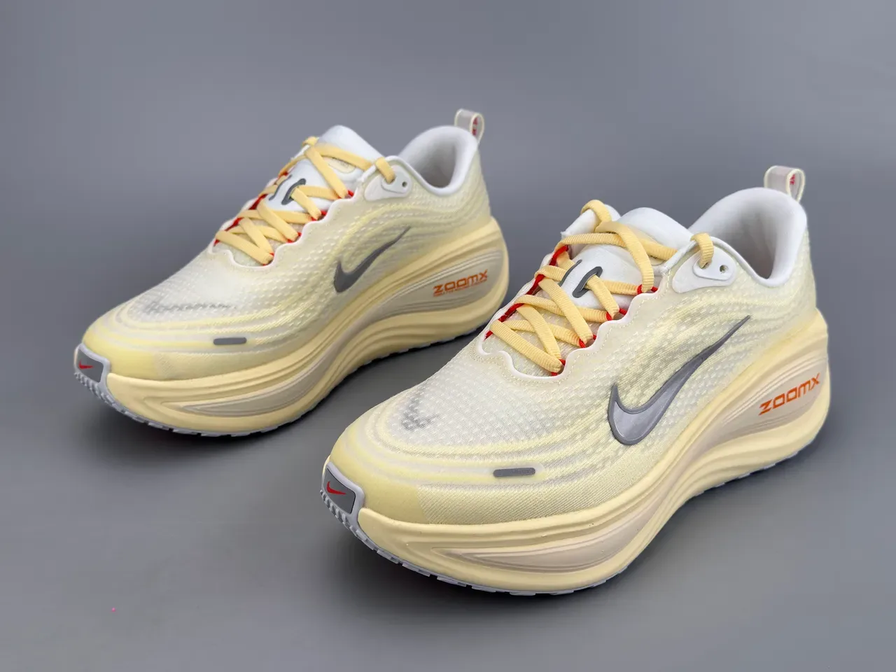 Nike Amarelo Cinza Upper de Malla Engineered Midsole Esculpida Ondulada Tênis de Corrida 5