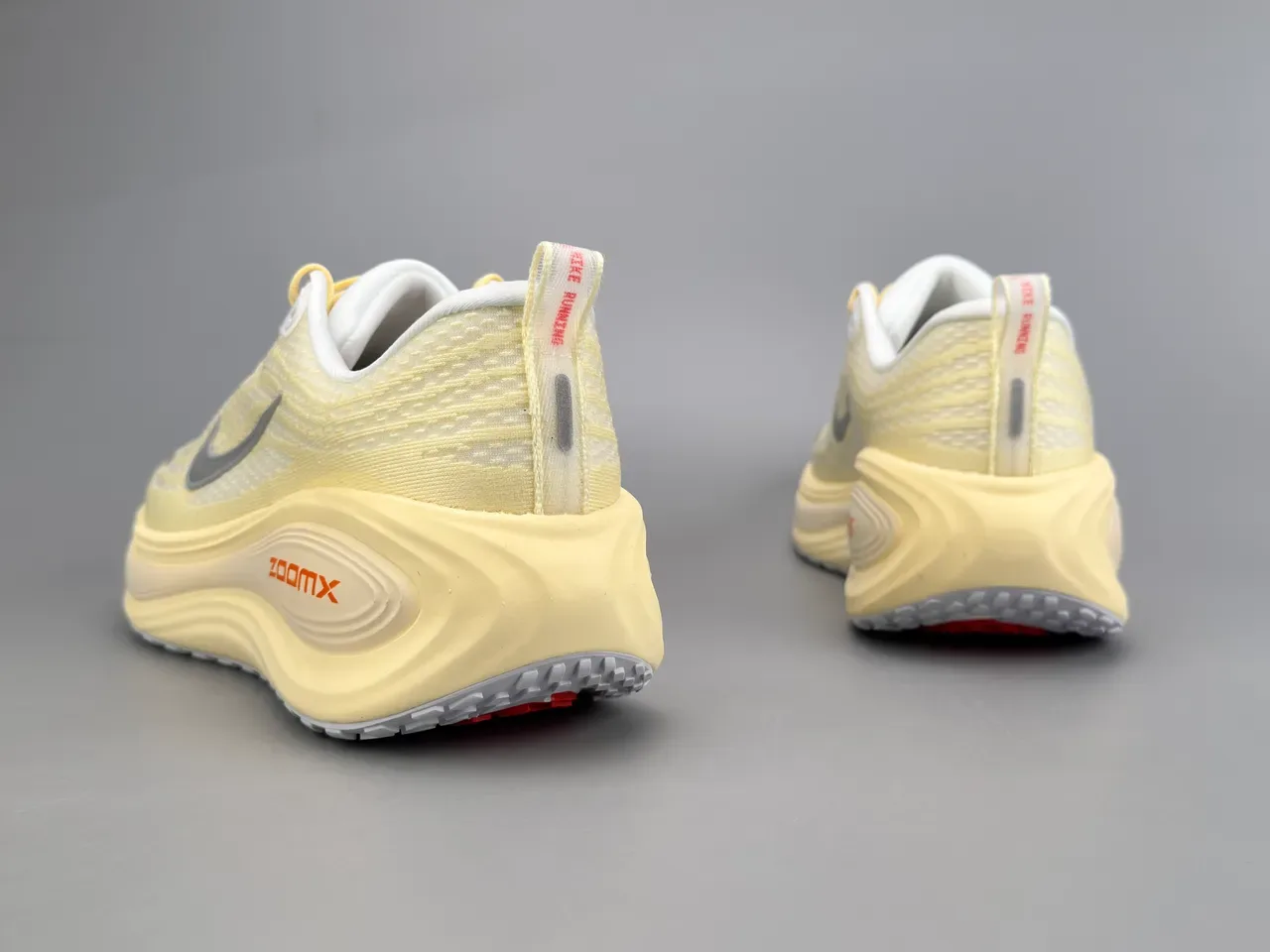 Nike Amarelo Cinza Upper de Malla Engineered Midsole Esculpida Ondulada Tênis de Corrida 6