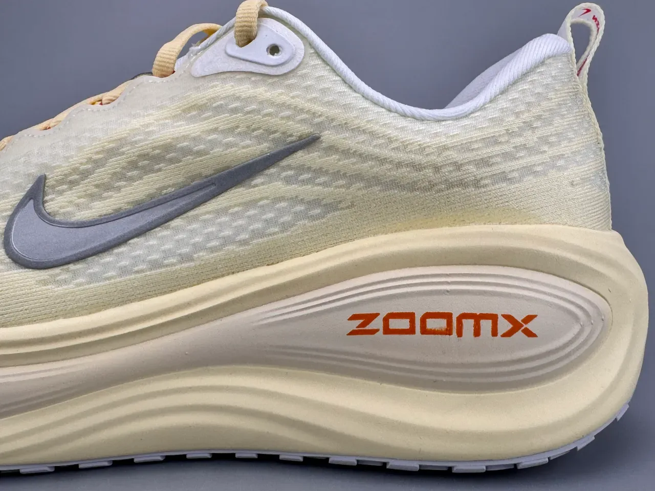 Nike Amarelo Cinza Upper de Malla Engineered Midsole Esculpida Ondulada Tênis de Corrida 7
