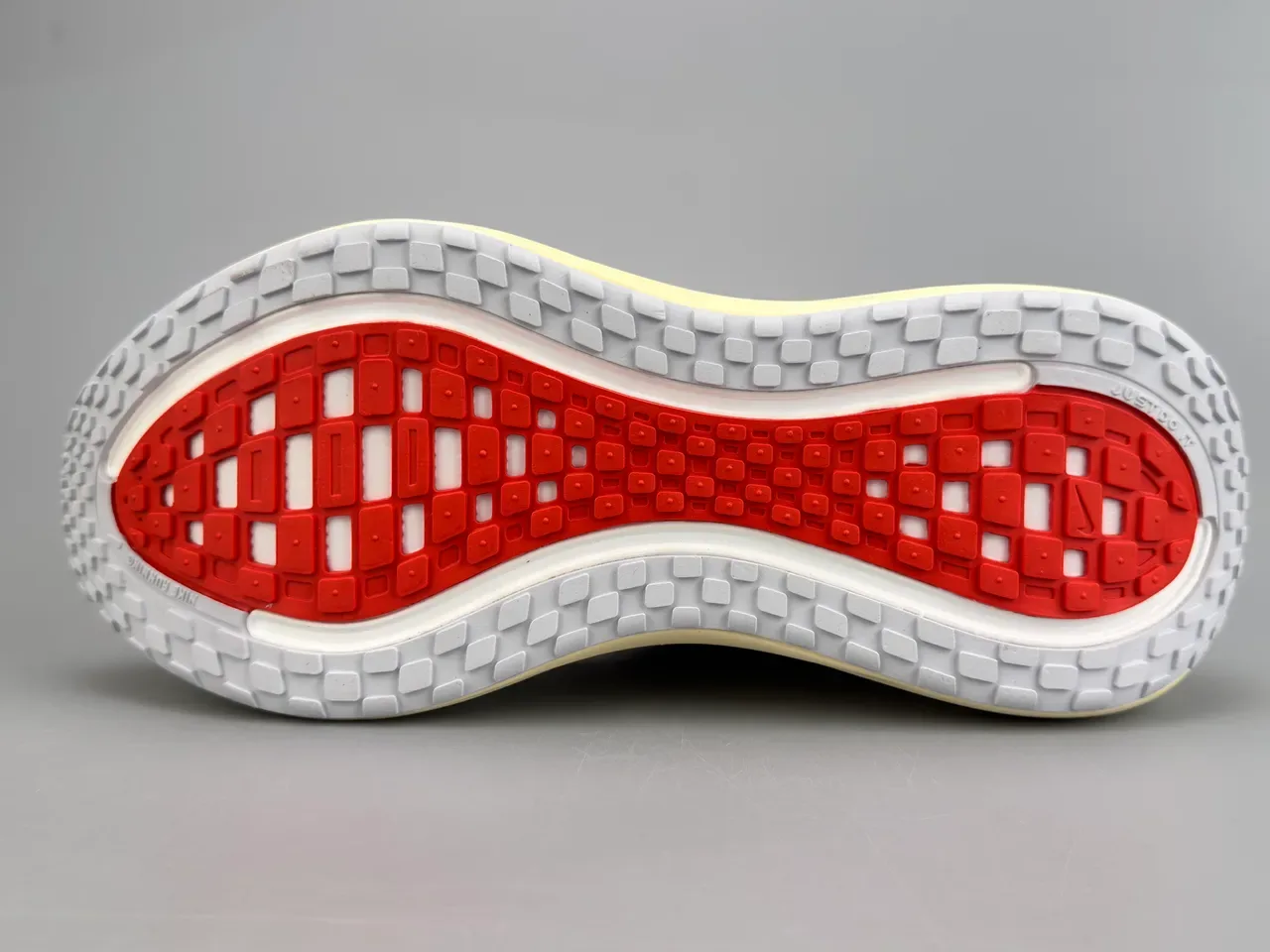 Nike Amarelo Cinza Upper de Malla Engineered Midsole Esculpida Ondulada Tênis de Corrida 8