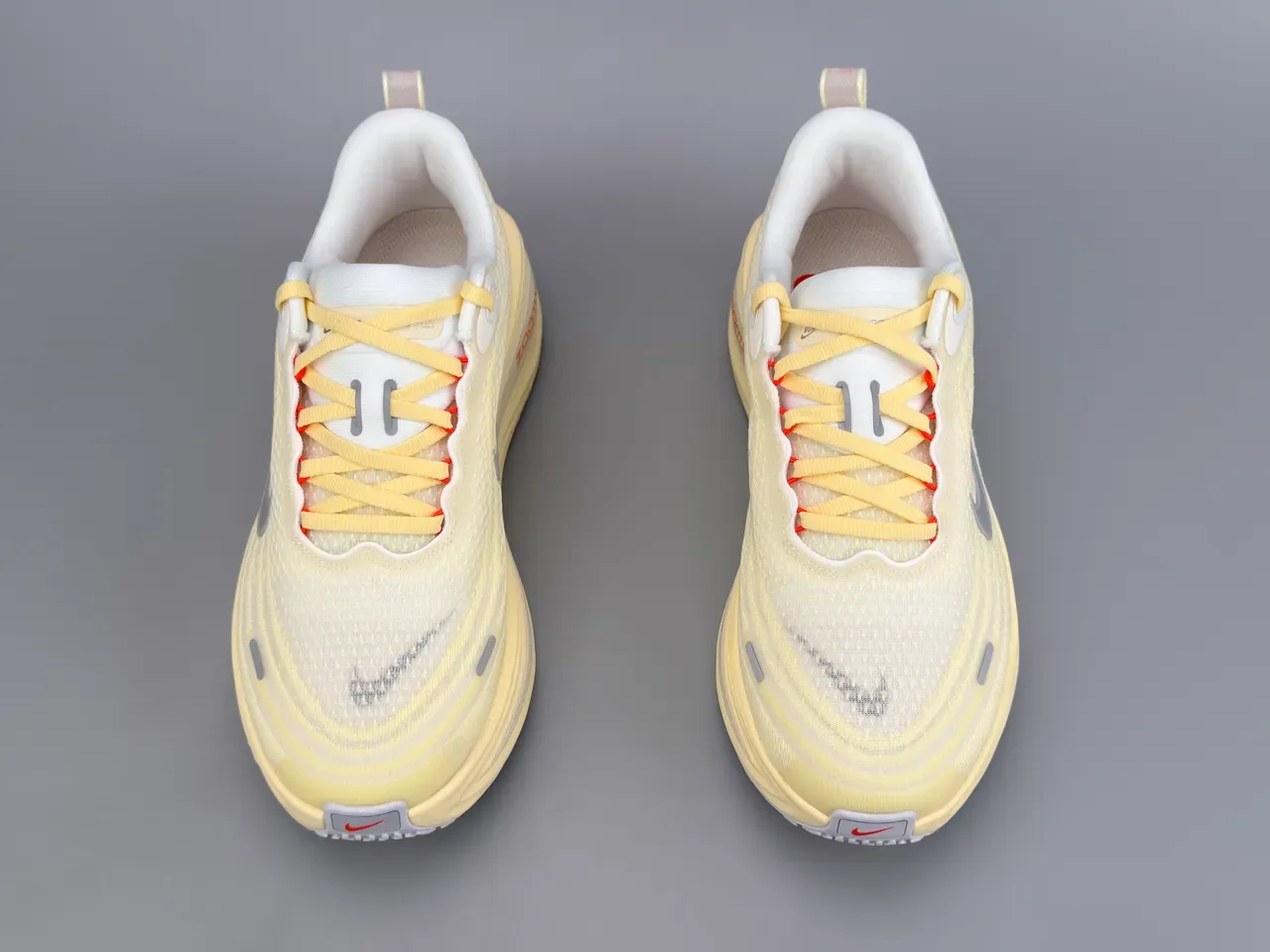 Nike Amarelo Cinza Upper de Malla Engineered Midsole Esculpida Ondulada Tênis de Corrida 9