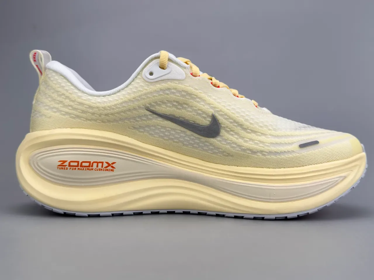 Nike Amarelo Cinza Upper de Malla Engineered Midsole Esculpida Ondulada Tênis de Corrida 10