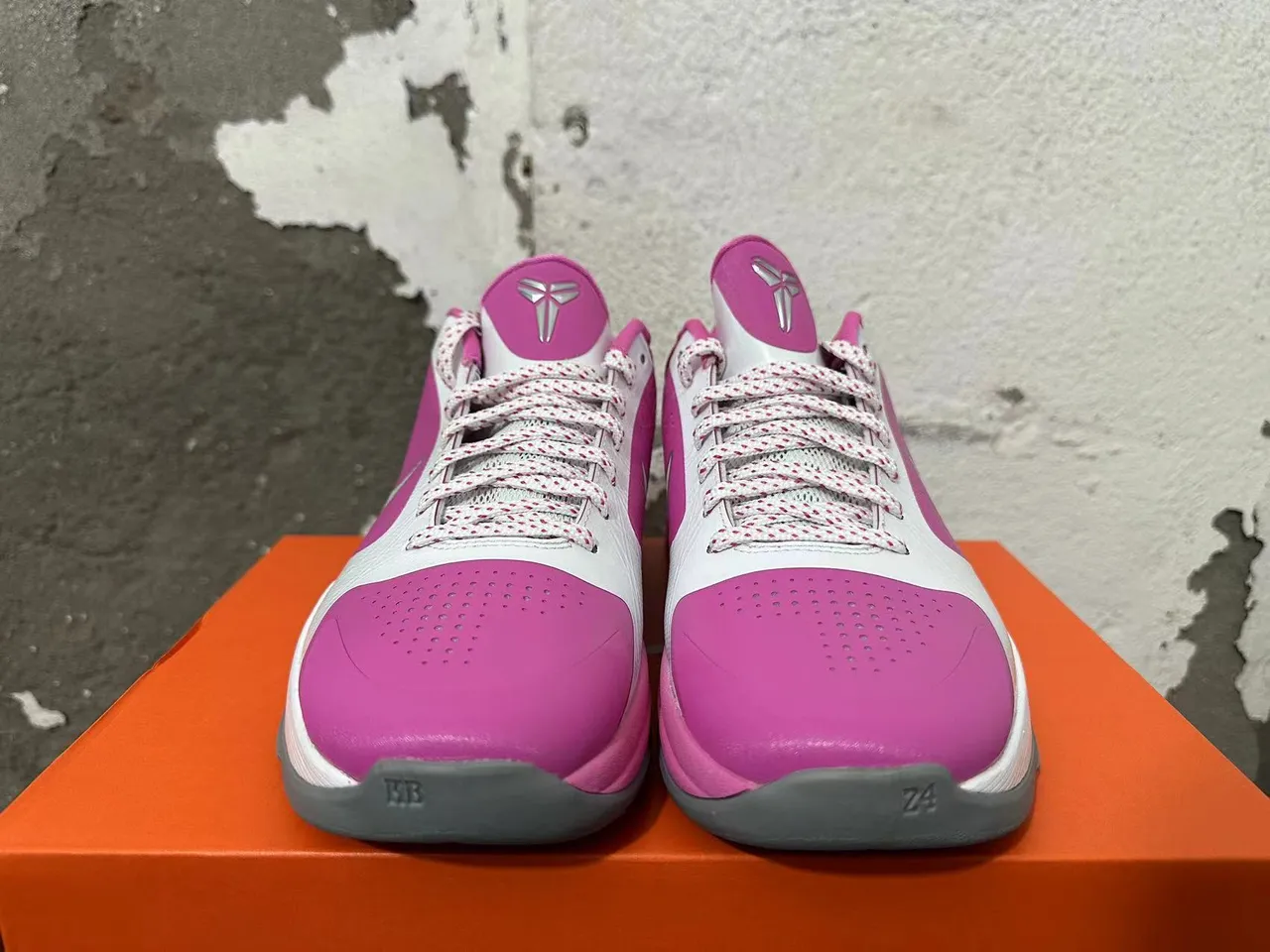 Nike Zoom Hyperfuse Pink White Silver Basketball Shoes 4