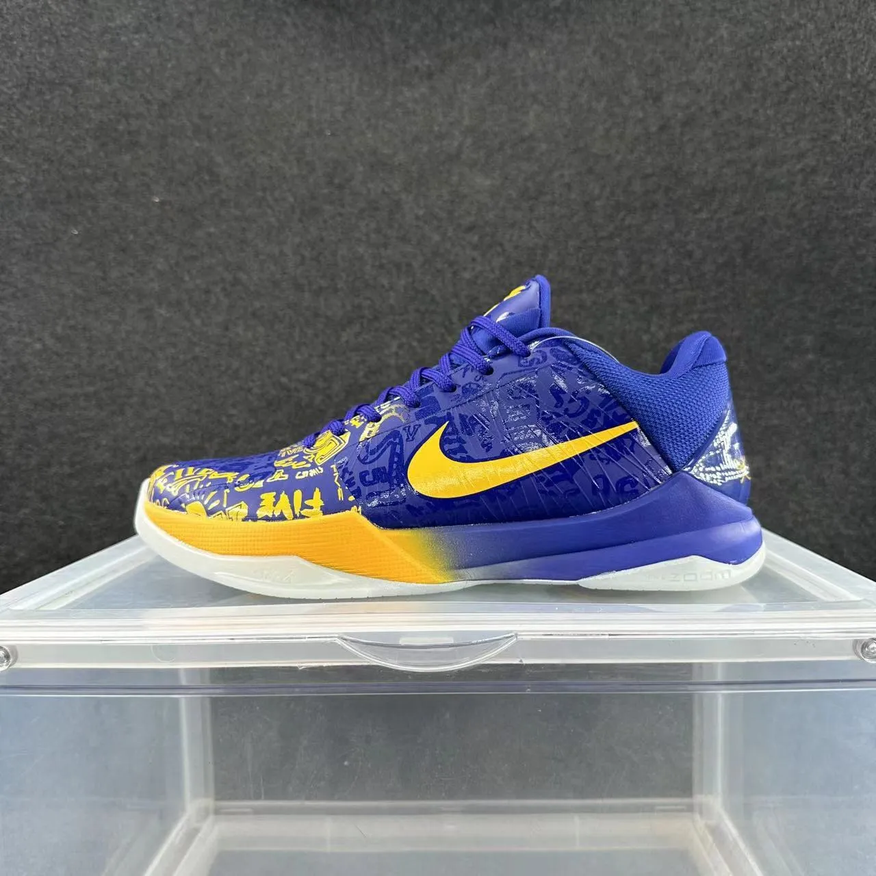 Nike Zoom Kobe IV Graffiti Print Blue Yellow Tênis de Basquete 2